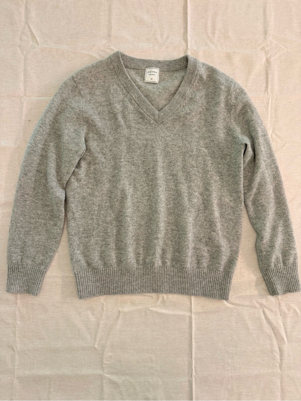 Women’s V Neck Sweater in Light Gray - 100% cashmere - Paloma Fine Knits